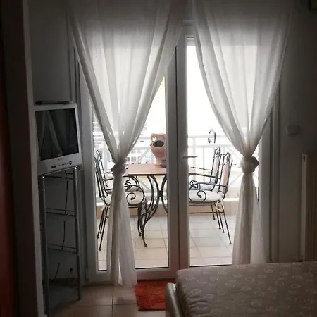 Polichrono Apartment *