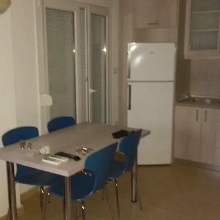 Polichrono Apartment *